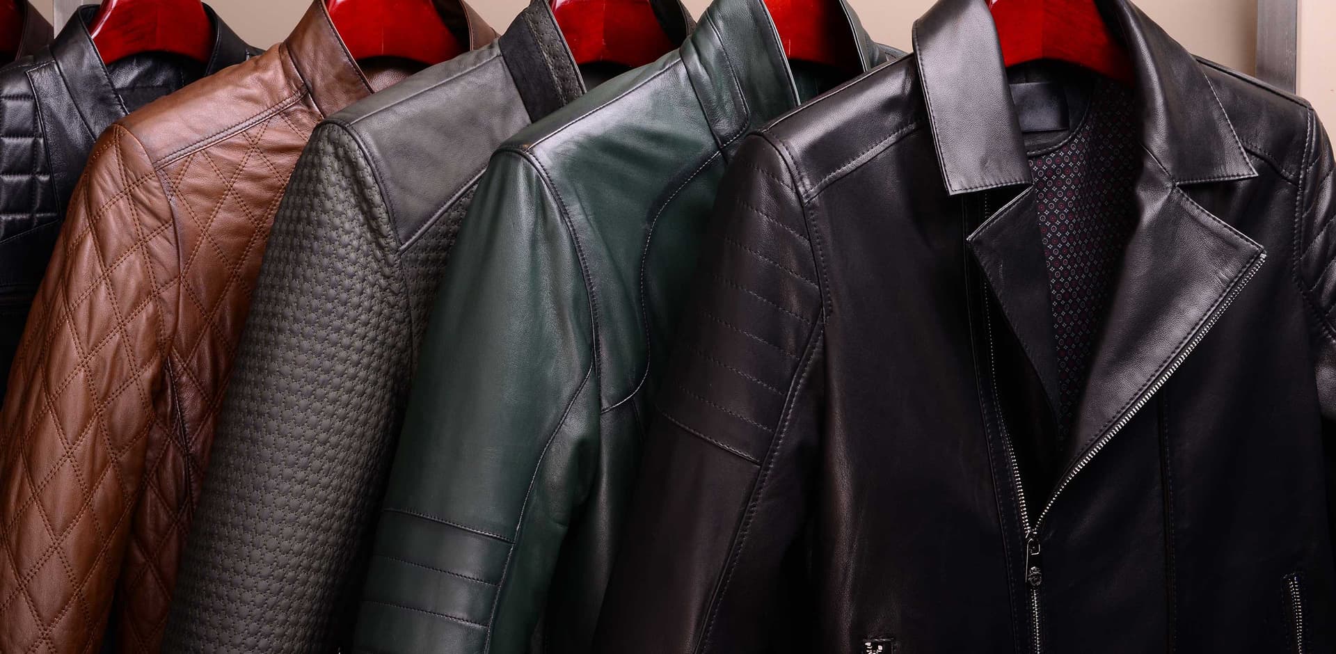 Wie die Herren Lederjacke Schwarz von Crone Ihr Winter-Outfit vervollständigt