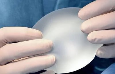 Brustvergrößerung mit Eigenfett: Natürliche Fülle ohne Implantate