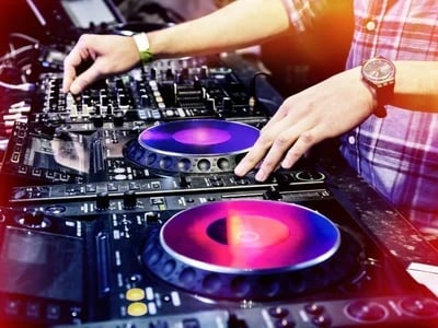 Die ultimative Hochzeits-Playlist: DJ Salzburgs Signature Beats in Salzburg