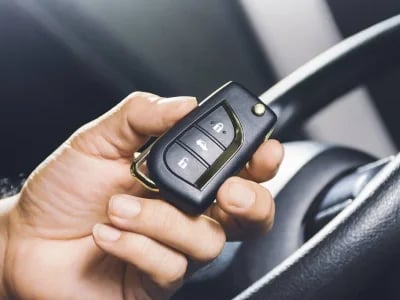 Ersatzschlüssel Auto mit Batterie und Funkfernbedienung bei Mr Key
