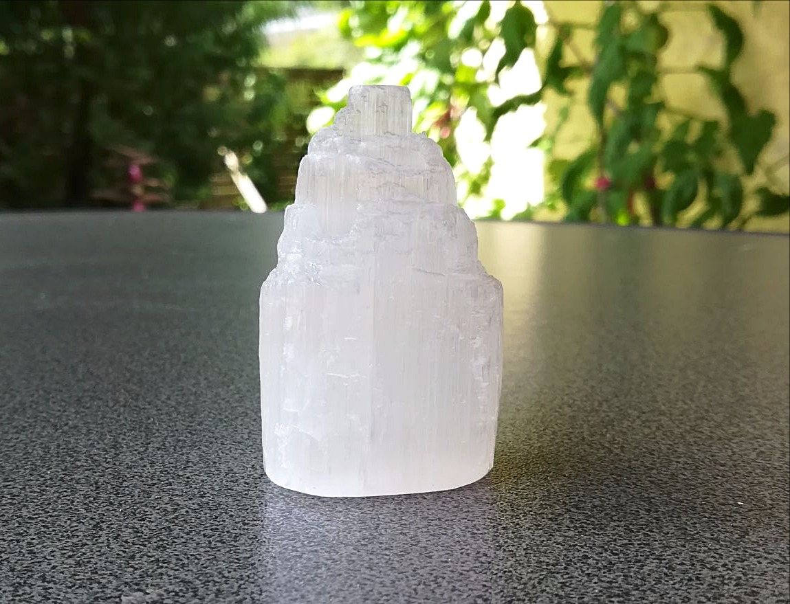 selenit kaufen und Räume mit reiner, lichtvoller Energie erfüllen