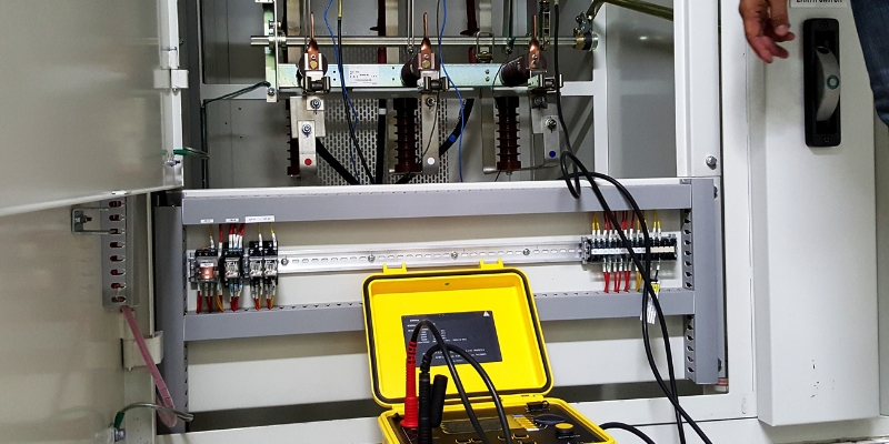 Wie die Prüfung ortsfester elektrischer Anlagen Arbeitsunfälle verhindert